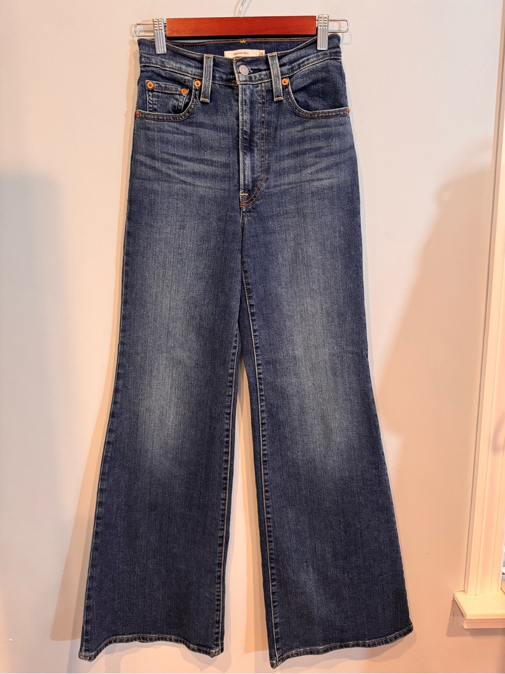 Levi’s Ribcage Bell 24x32